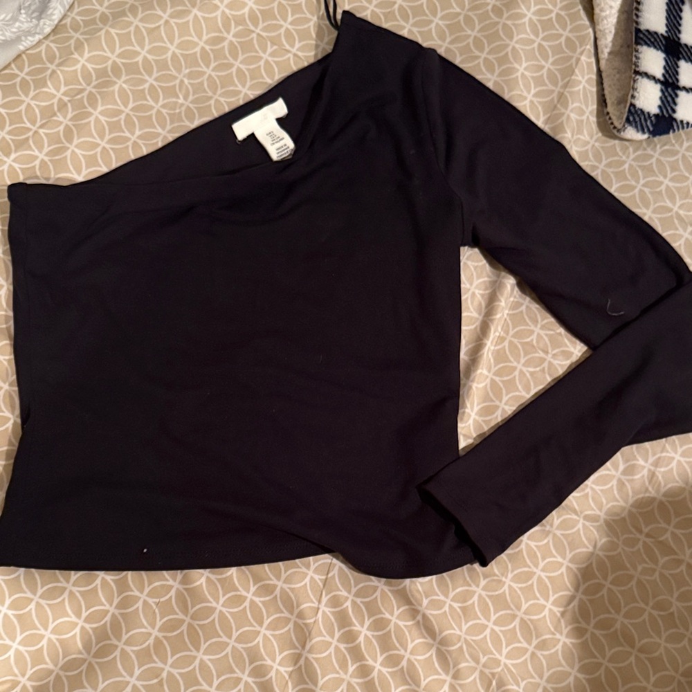 H&M Black One-Shoulder Crop Top